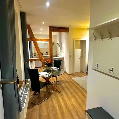 Mauerblick In Der Altstadt Mit Smart Tv Waschtrockner Und Voll Ausgestatteter Kueche Daire Goslar