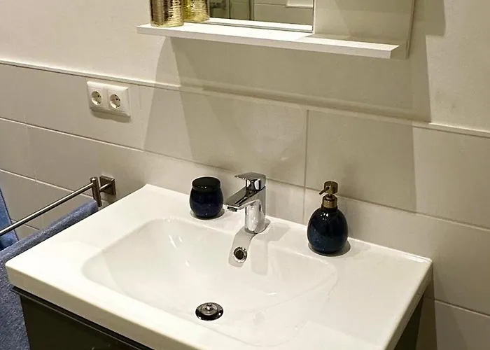 Mauerblick In Der Altstadt Mit Smart Tv Waschtrockner Und Voll Ausgestatteter Kueche *