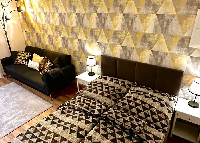 Mauerblick In Der Altstadt Mit Smart Tv Waschtrockner Und Voll Ausgestatteter Kueche Daire