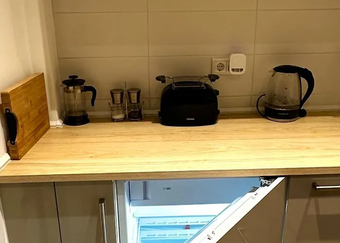 Mauerblick In Der Altstadt Mit Smart Tv Waschtrockner Und Voll Ausgestatteter Kueche Daire